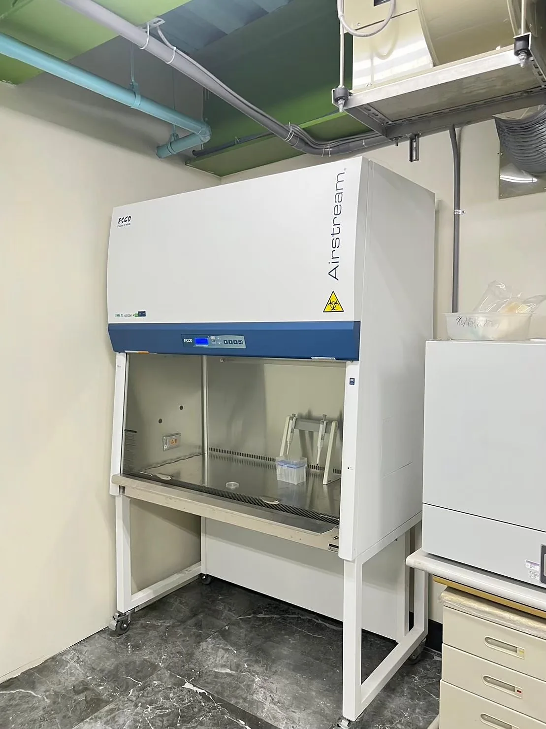 Laboratory biosafety cabinet